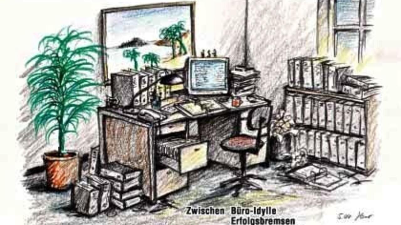 Ansichtskarte als Transportmittel vom Objekt an den eigenen Arbeitsplatz. Aktionsimpuls, endlich das zu tun, was man schon lange vor hatte.