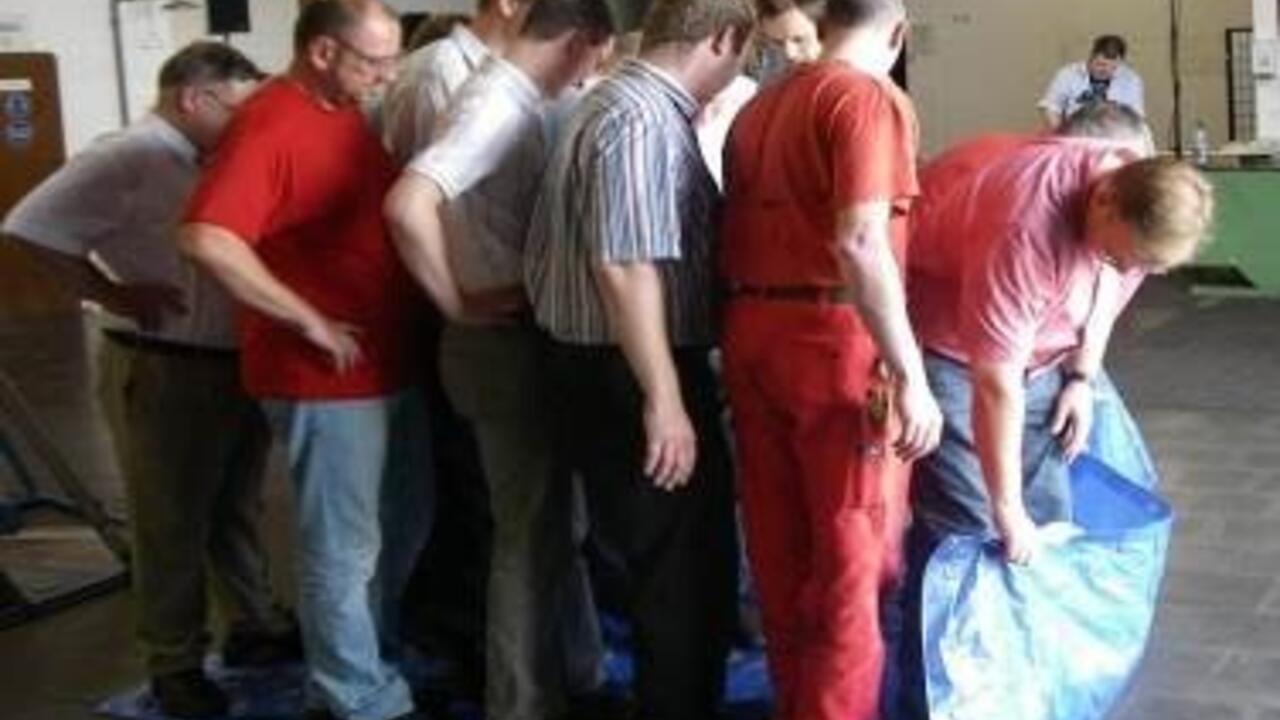 SchwimmInsel Achtsamkeit - den anderen behlflich sein - niemand wird geopfert.jpg